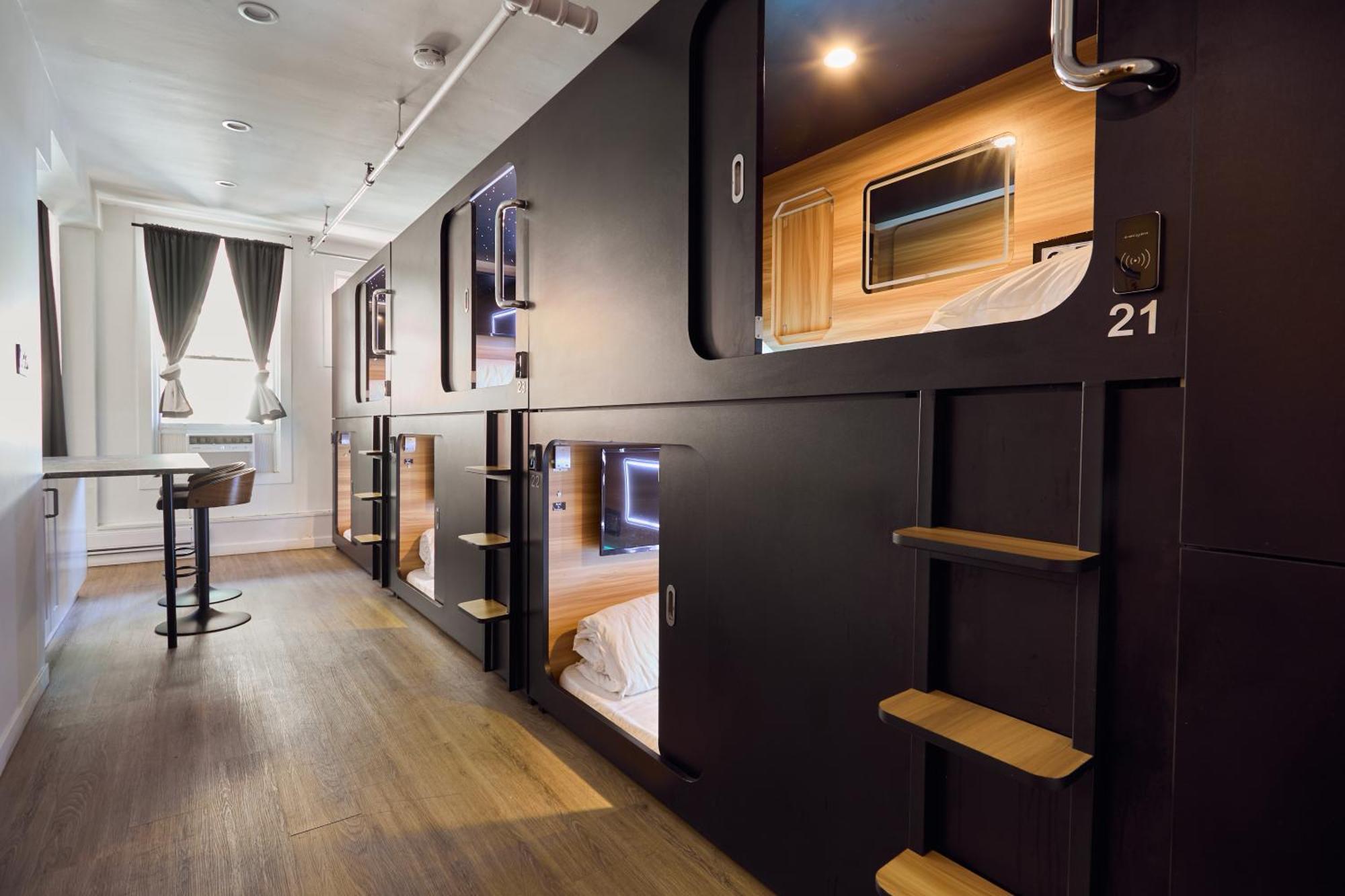 Capsule Hotel Montreal Exterior photo