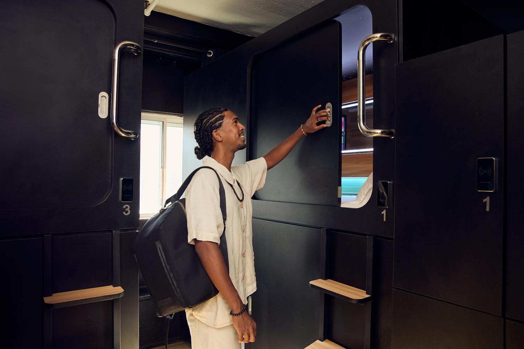 Capsule Hotel Montreal Exterior photo