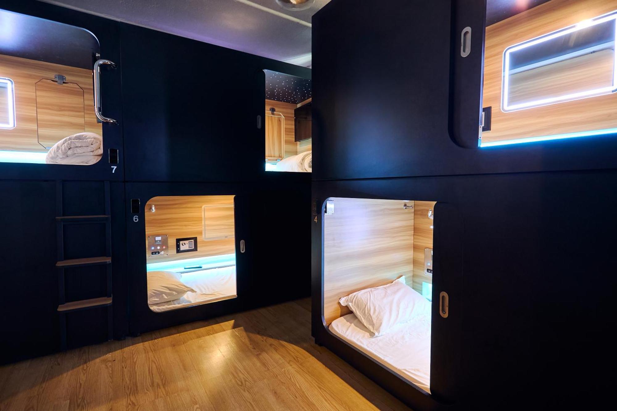 Capsule Hotel Montreal Exterior photo